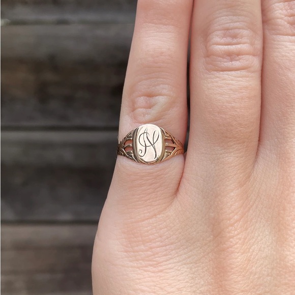 Other - vintage solid 10k gold signet ring band - small stacking band. real genuine gold